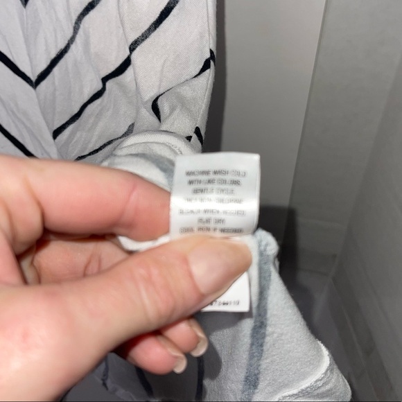 APT. 9 White & Black Stripe Modern Essentials V-Neck Tank S - Picture 4 of 5